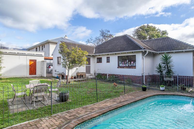 To Let 3 Bedroom Property for Rent in Meadowridge Western Cape